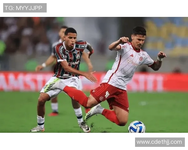 帕梅拉斯与巴西国际的精彩对决揭示足球战术与团队合作的魅力